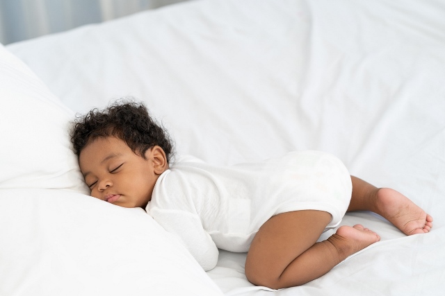 Guide pour instaurer un rythme de sommeil à votre bébé