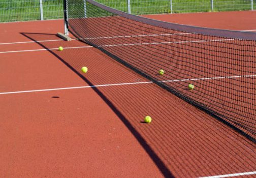 La durée du chantier influence-t-elle le prix construction terrain de padel ?