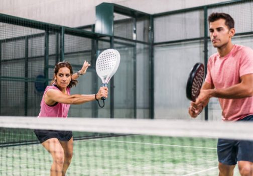 Combien de temps faut-il prévoir pour installer un terrain de padel du début du chantier à la mise en service ?