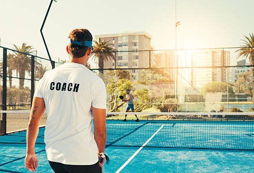 Combien de temps faut-il en moyenne pour faire construire un terrain de padel du début du projet jusqu’à la mise en service ?