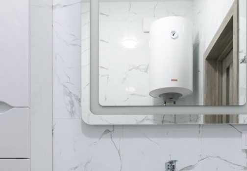 Fuite sur un boiler électrique mural : faut-il réparer ou remplacer ?